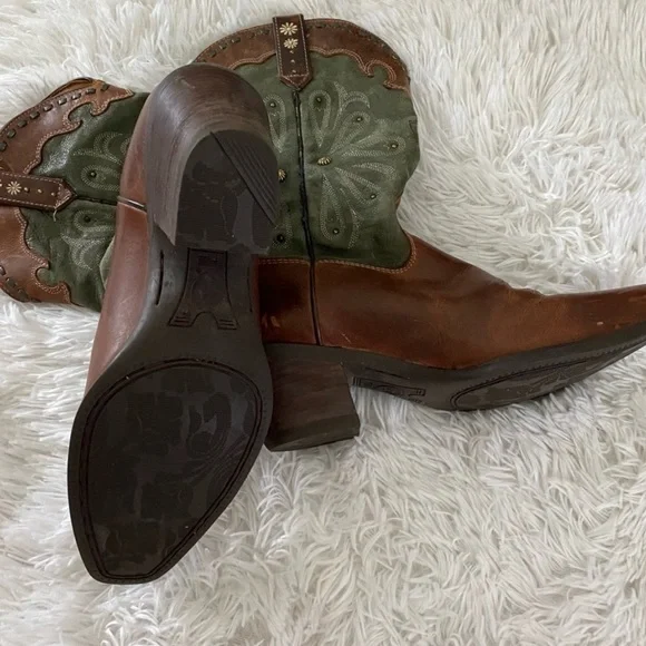 Ariat women’s leather & sage boots - Picture 4 of 9